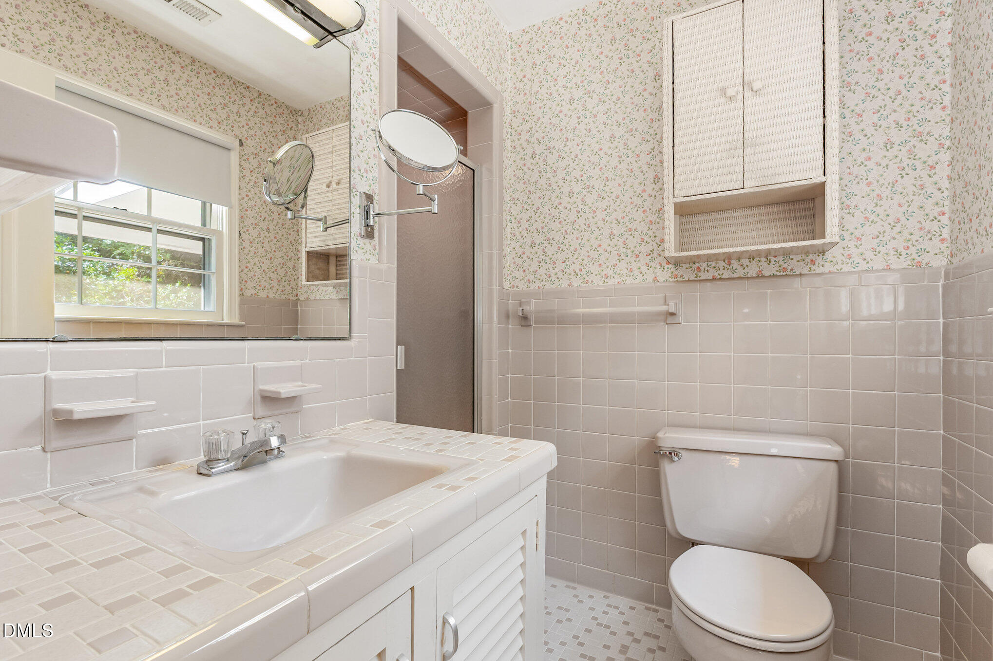 913 Merwin Road Raleigh, NC 27606 - Photo 17 of 28 Primary bath