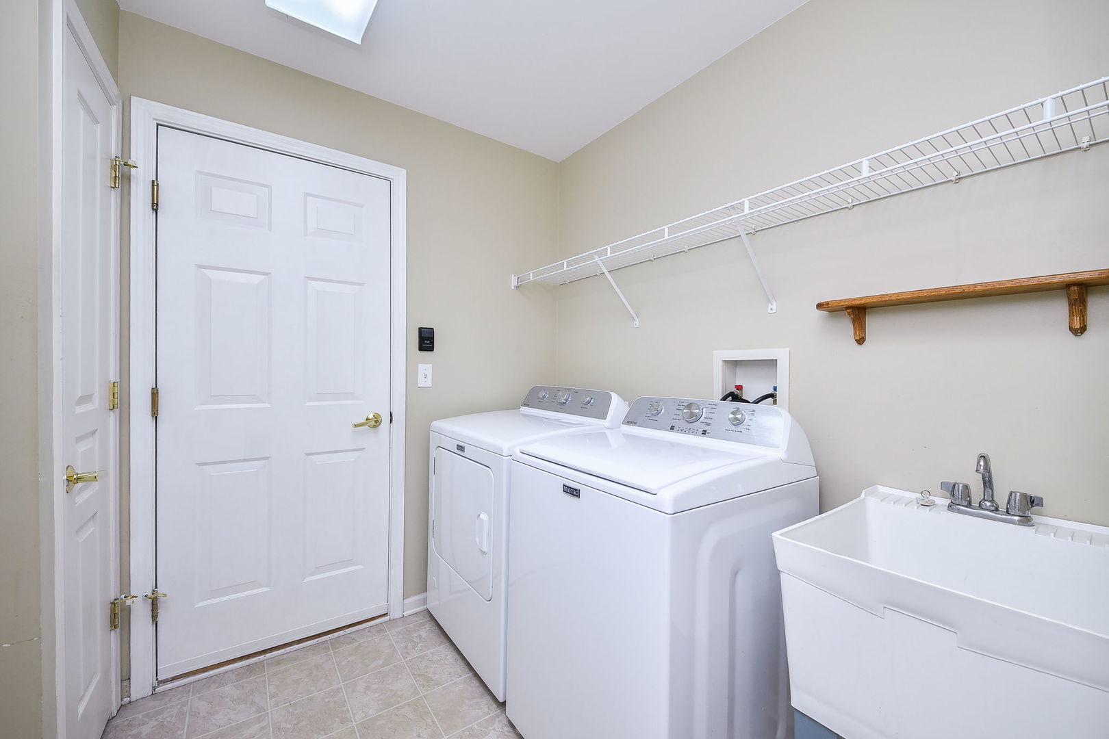 2525 Rolling Ridge Elgin, IL 60124 - Photo 15 of 26 a utility room with dryer and washer