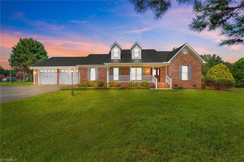 495 Ben Lee Road Thomasville, NC 27360 - Photo 1 of 35 Twilight Photo