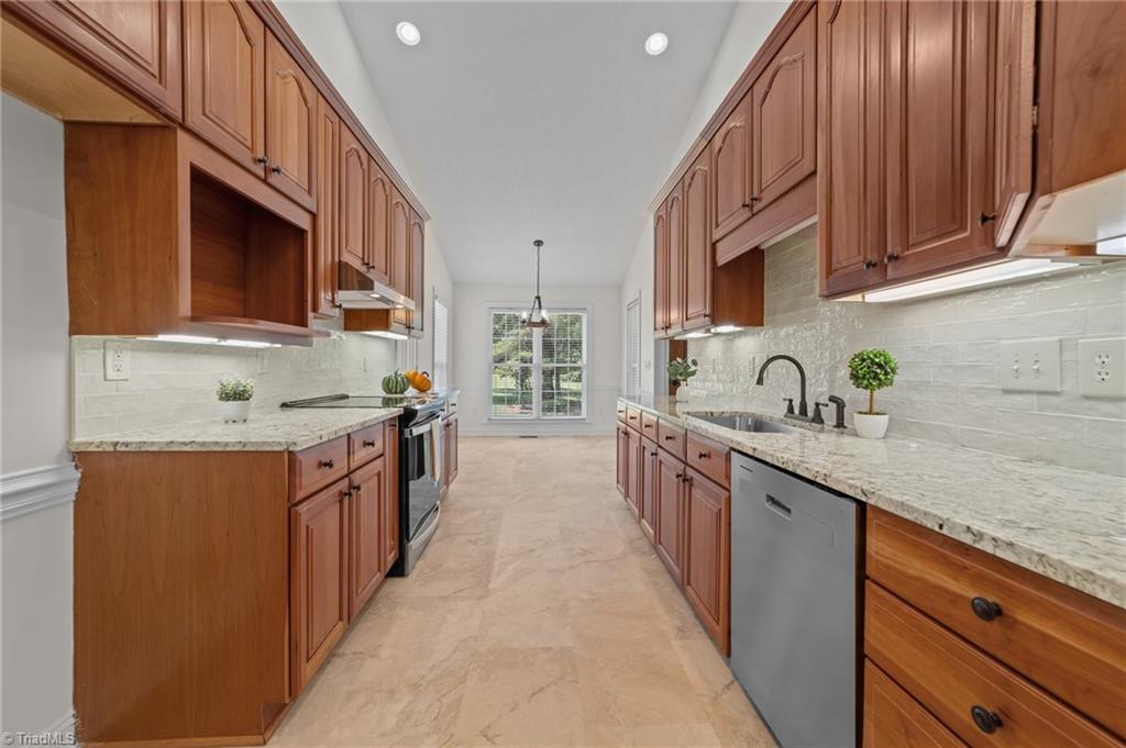 495 Ben Lee Road Thomasville, NC 27360 - Photo 11 of 35 Kitchen