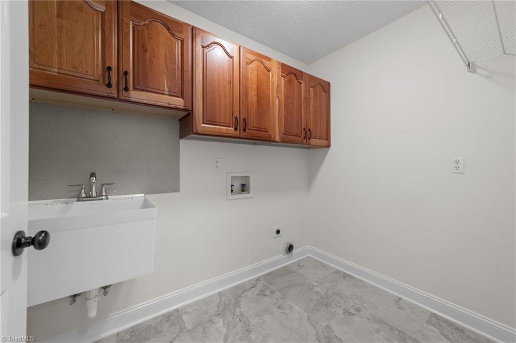 495 Ben Lee Road Thomasville, NC 27360 - Photo 26 of 35 Laundry