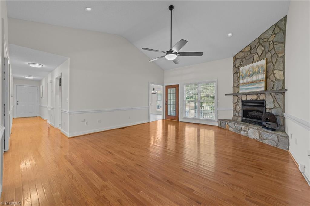 495 Ben Lee Road Thomasville, NC 27360 - Photo 5 of 35 Living room