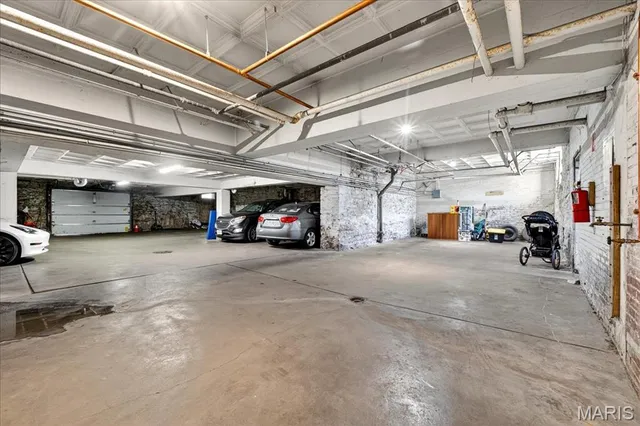 $184,900 | 7532 Cromwell Drive, Unit 1S, Clayton, MO 63105