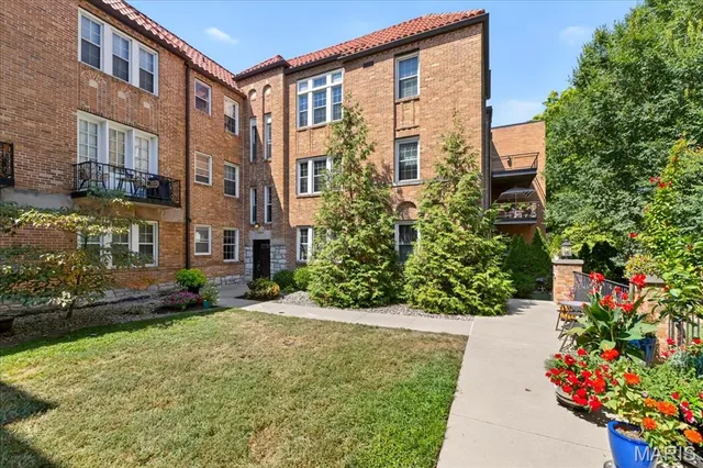$184,900 | 7532 Cromwell Drive, Unit 1S, Clayton, MO 63105