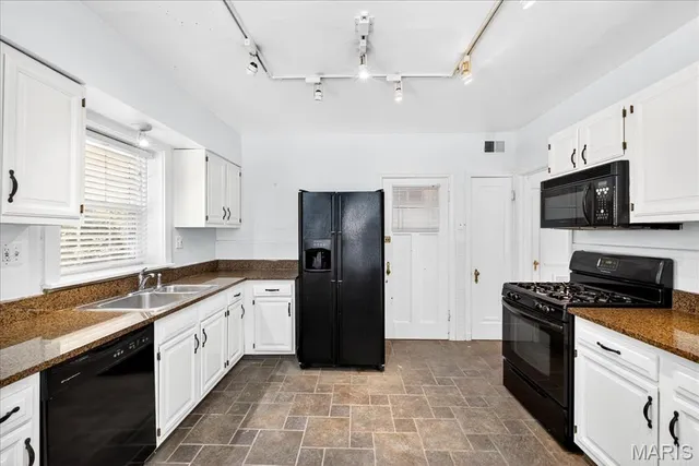 $184,900 | 7532 Cromwell Drive, Unit 1S, Clayton, MO 63105