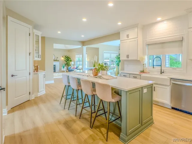 $989,900 | 8931 Country Club Lane, Clarence, NY 14031