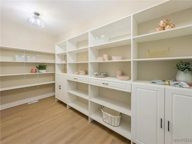 $989,900 | 8931 Country Club Lane, Clarence, NY 14031