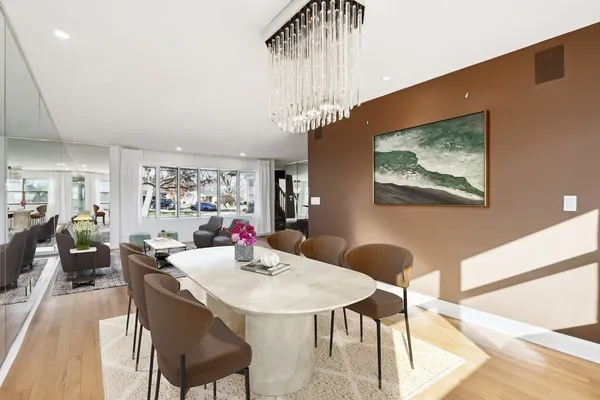 $850,000 | 2019 East Avon Lane, Arlington Heights, IL 60004