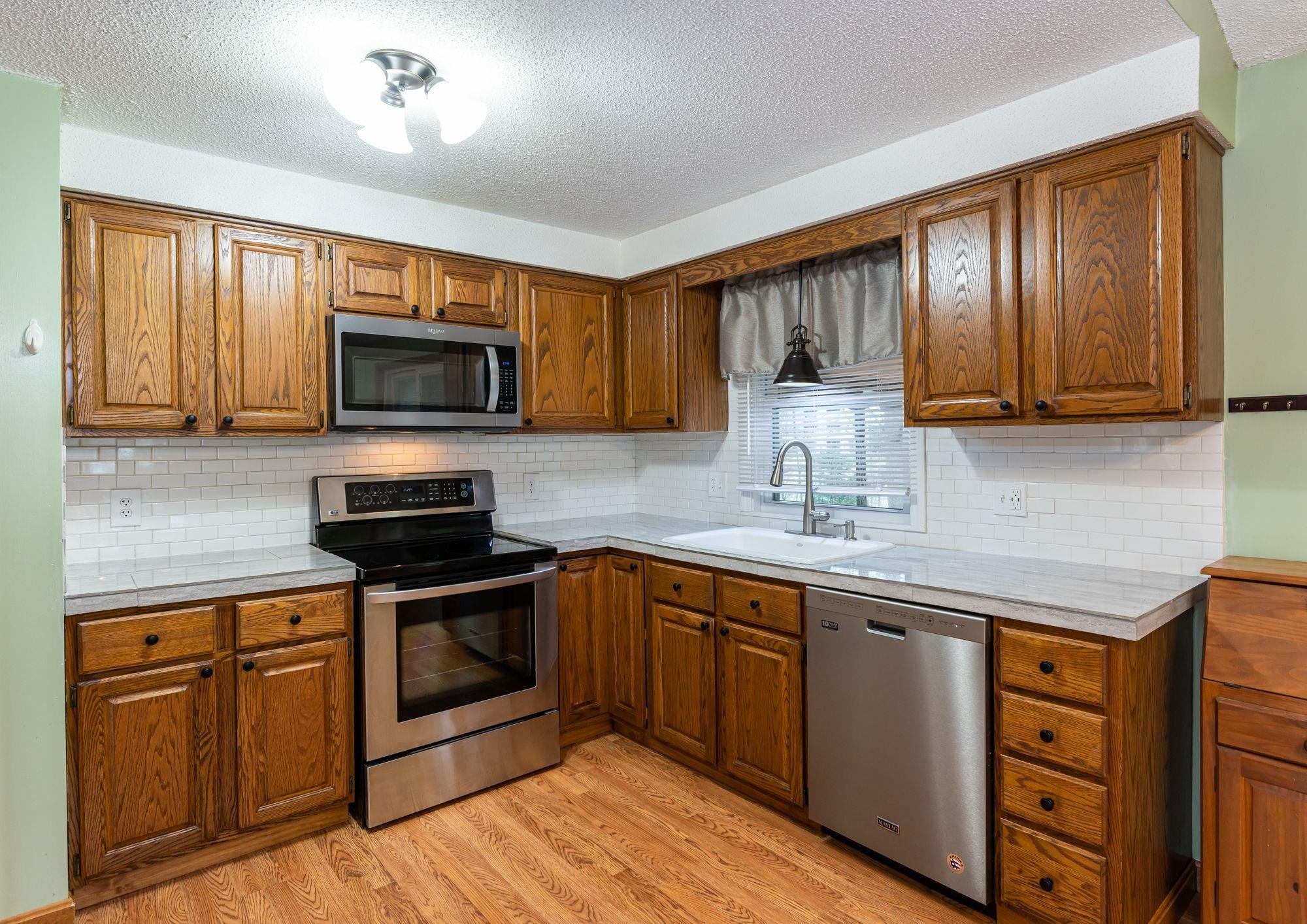 464 Mast Road Goffstown, NH 03045 - Photo 13 of 36