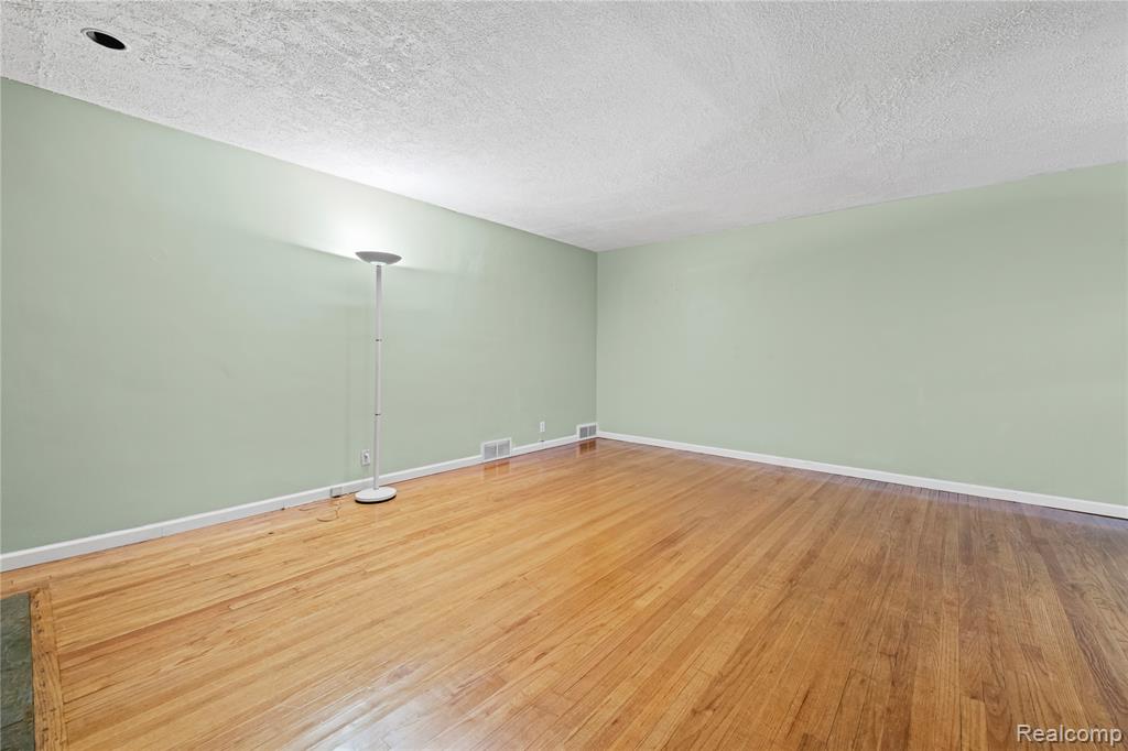 19960 Lichfield Road Detroit, MI 48221 - Photo 12 of 34 Gallery Image 12