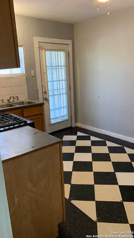 $995 | 1524 West Woodlawn Avenue, Unit 1, San Antonio, TX 78201