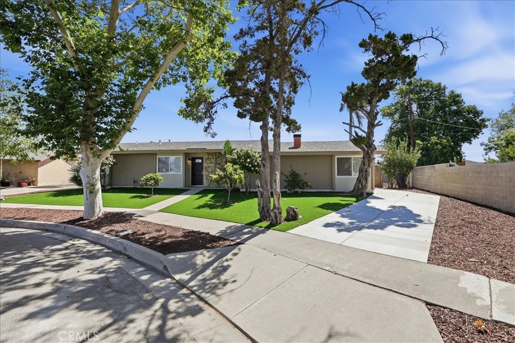 1375 North Chestnut Avenue Rialto, CA 92376 - Photo 3 of 45