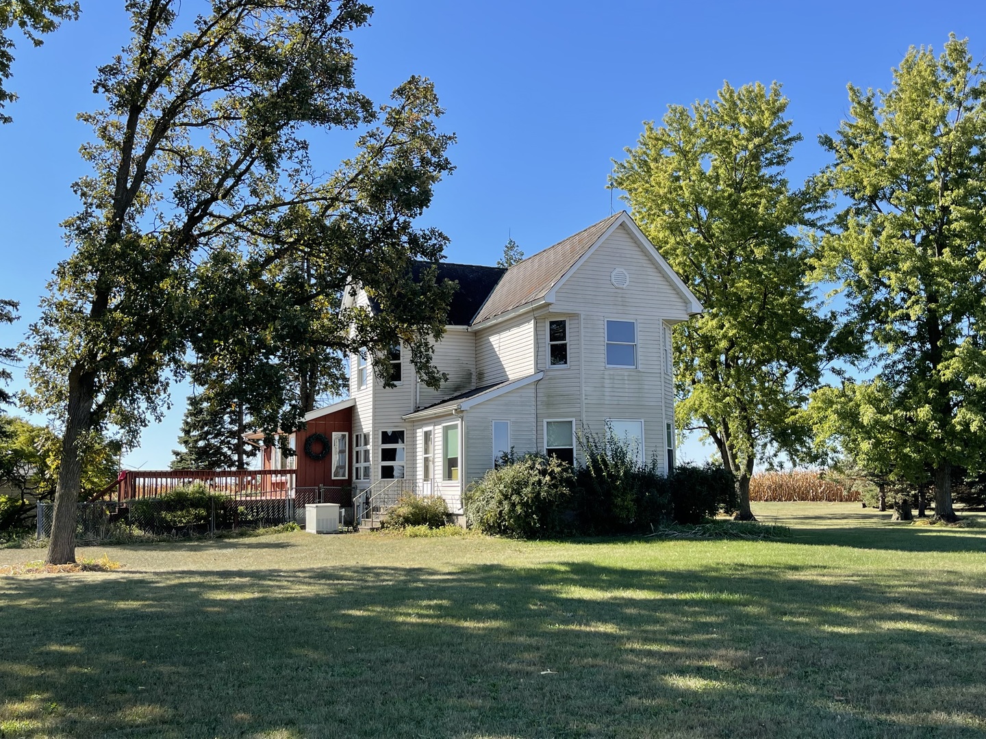 16580 West 5000S Road Buckingham, IL 60917 - Photo 2 of 35 a front view of a house with a garden