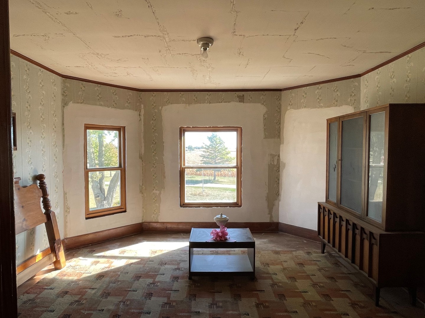 16580 West 5000S Road Buckingham, IL 60917 - Photo 23 of 35 a living room with furniture and window