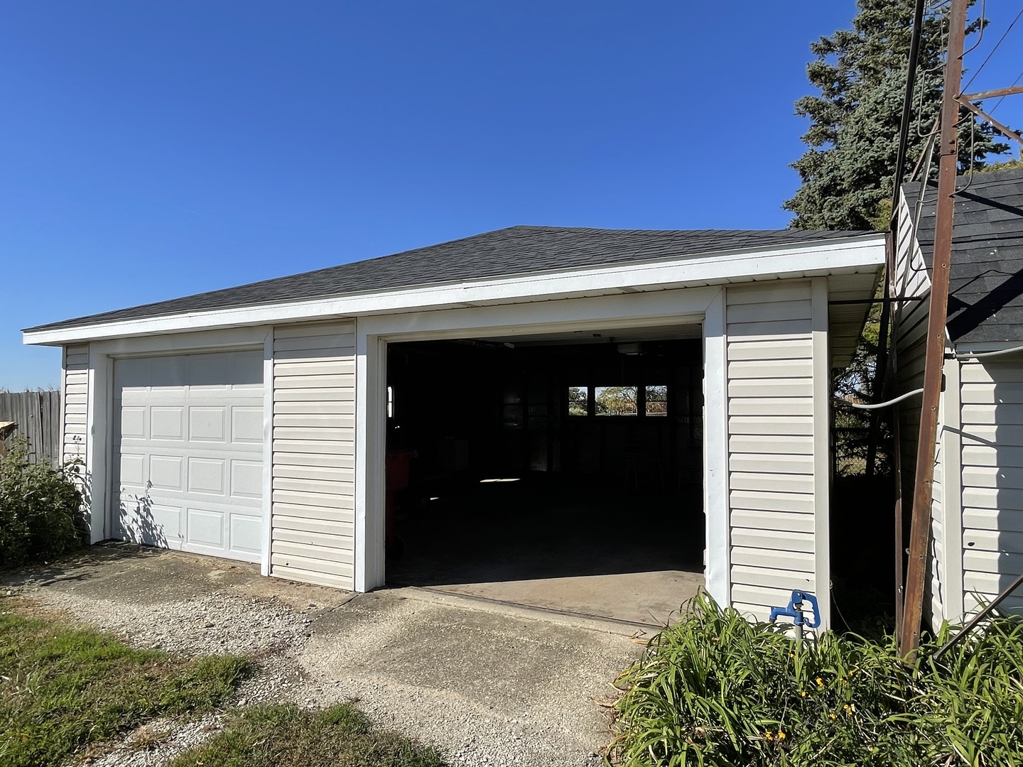 16580 West 5000S Road Buckingham, IL 60917 - Photo 26 of 35 a front view of a house