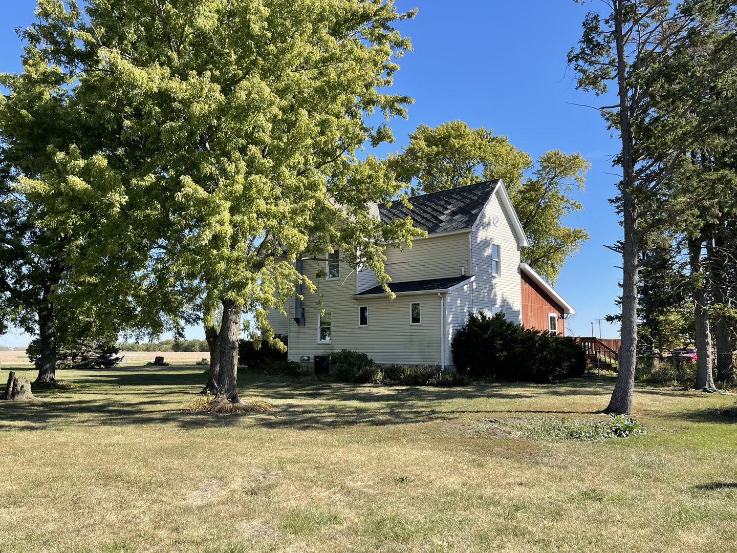 16580 West 5000S Road Buckingham, IL 60917 - Photo 31 of 35 a view of a house with a yard