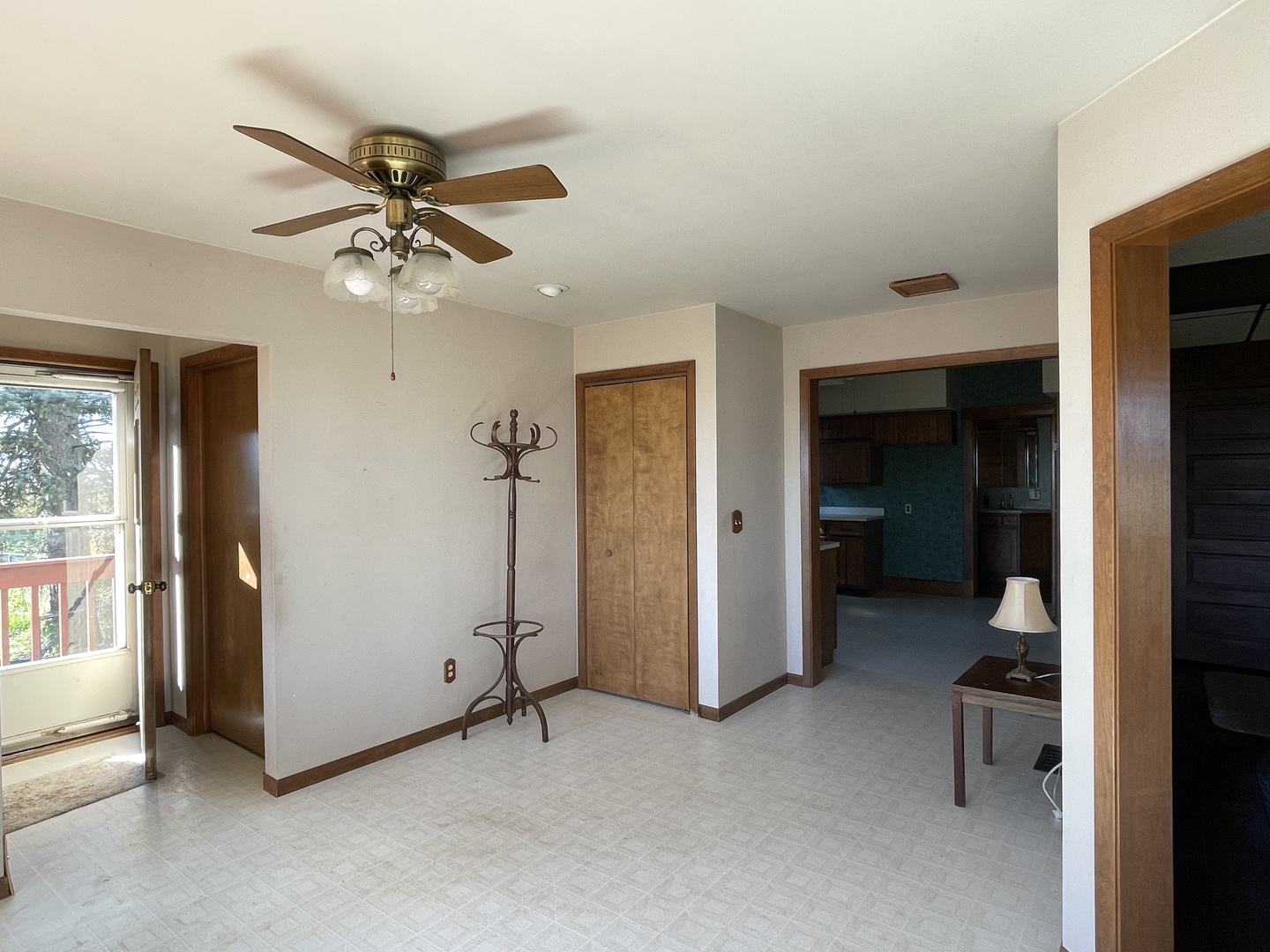 16580 West 5000S Road Buckingham, IL 60917 - Photo 6 of 35 a view of a livingroom with a ceiling fan & entryway