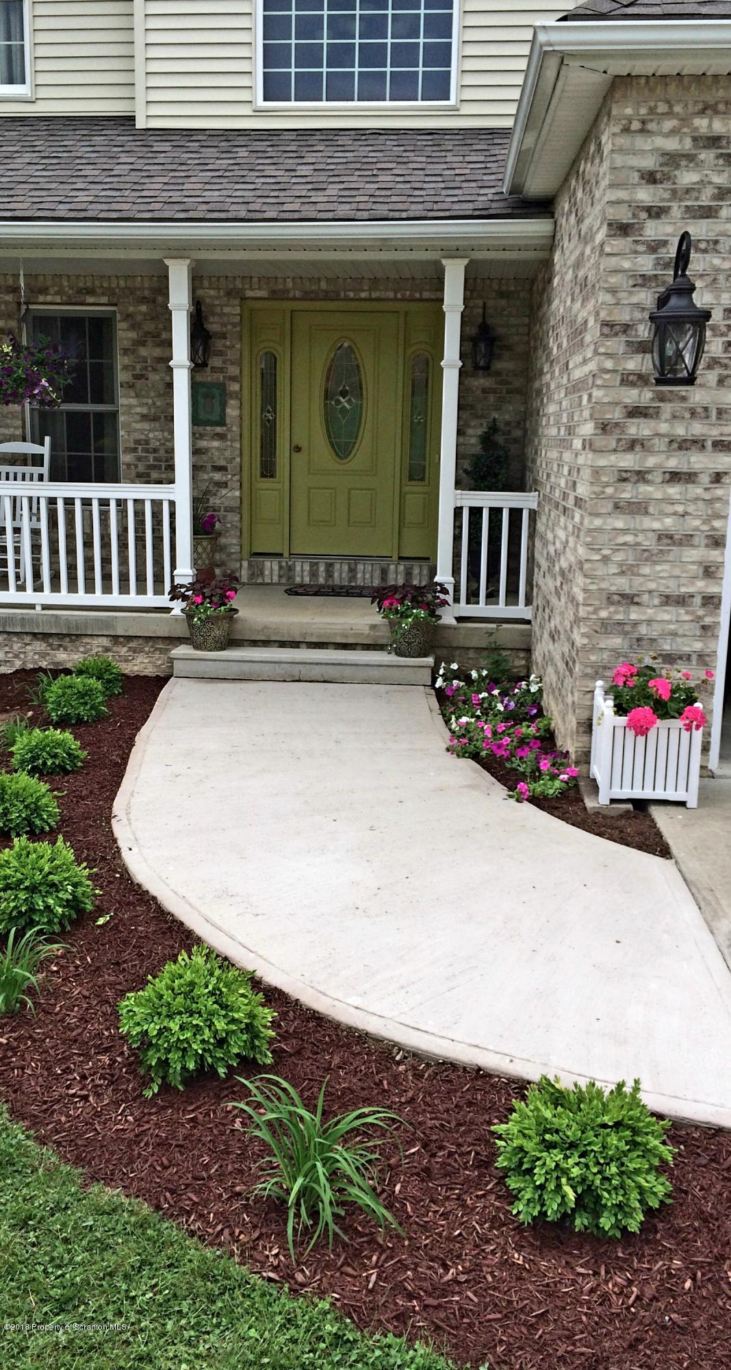 811 Laurel Road Mayfield, PA 18433 - Photo 2 of 102 Gallery Image 2