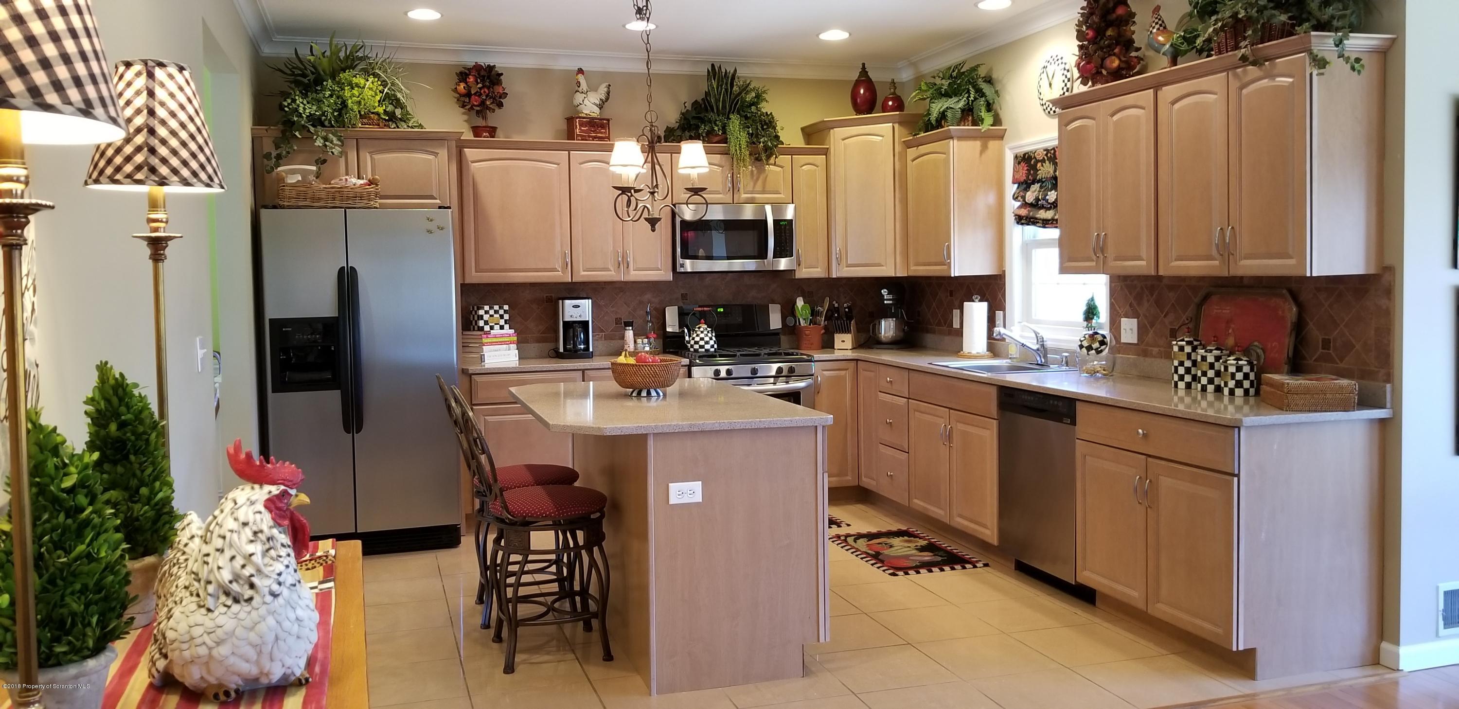 811 Laurel Road Mayfield, PA 18433 - Photo 4 of 102 Gallery Image 4