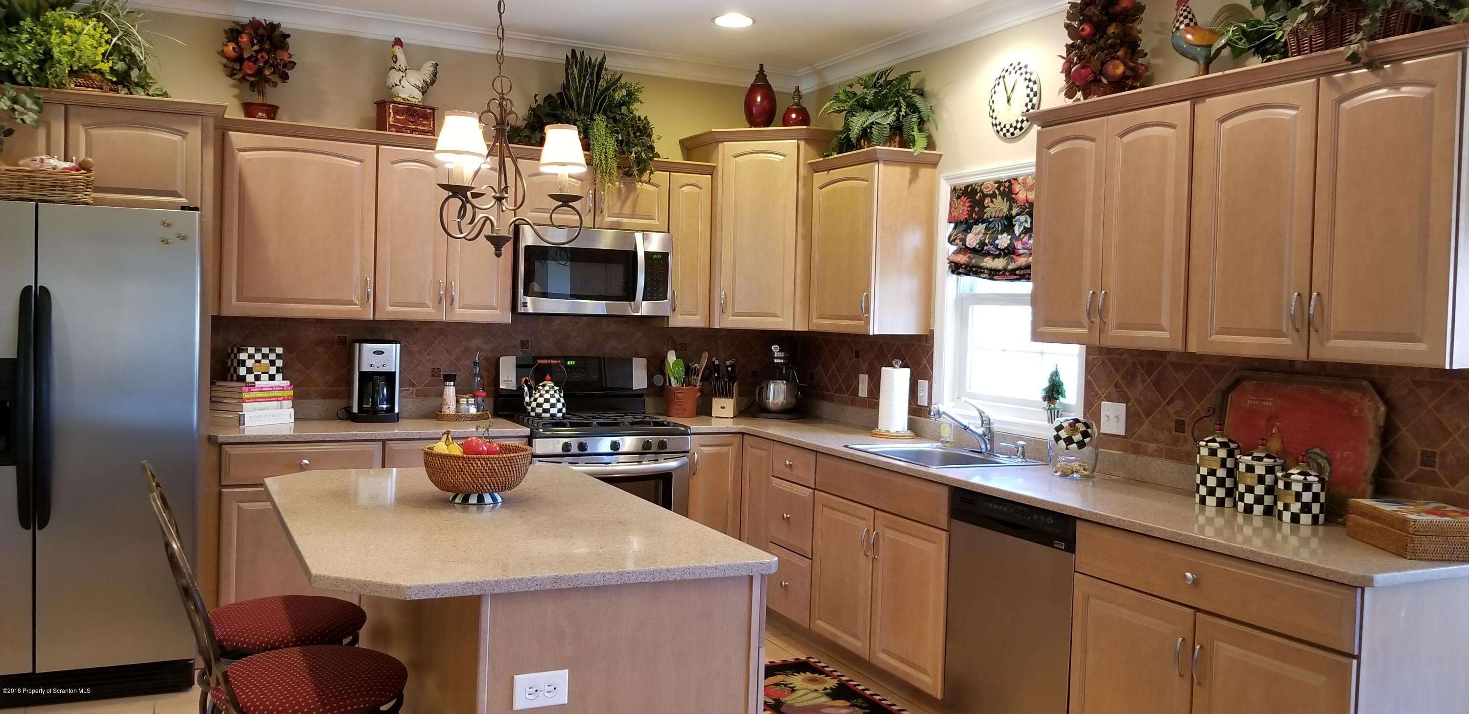 811 Laurel Road Mayfield, PA 18433 - Photo 5 of 102 Gallery Image 5