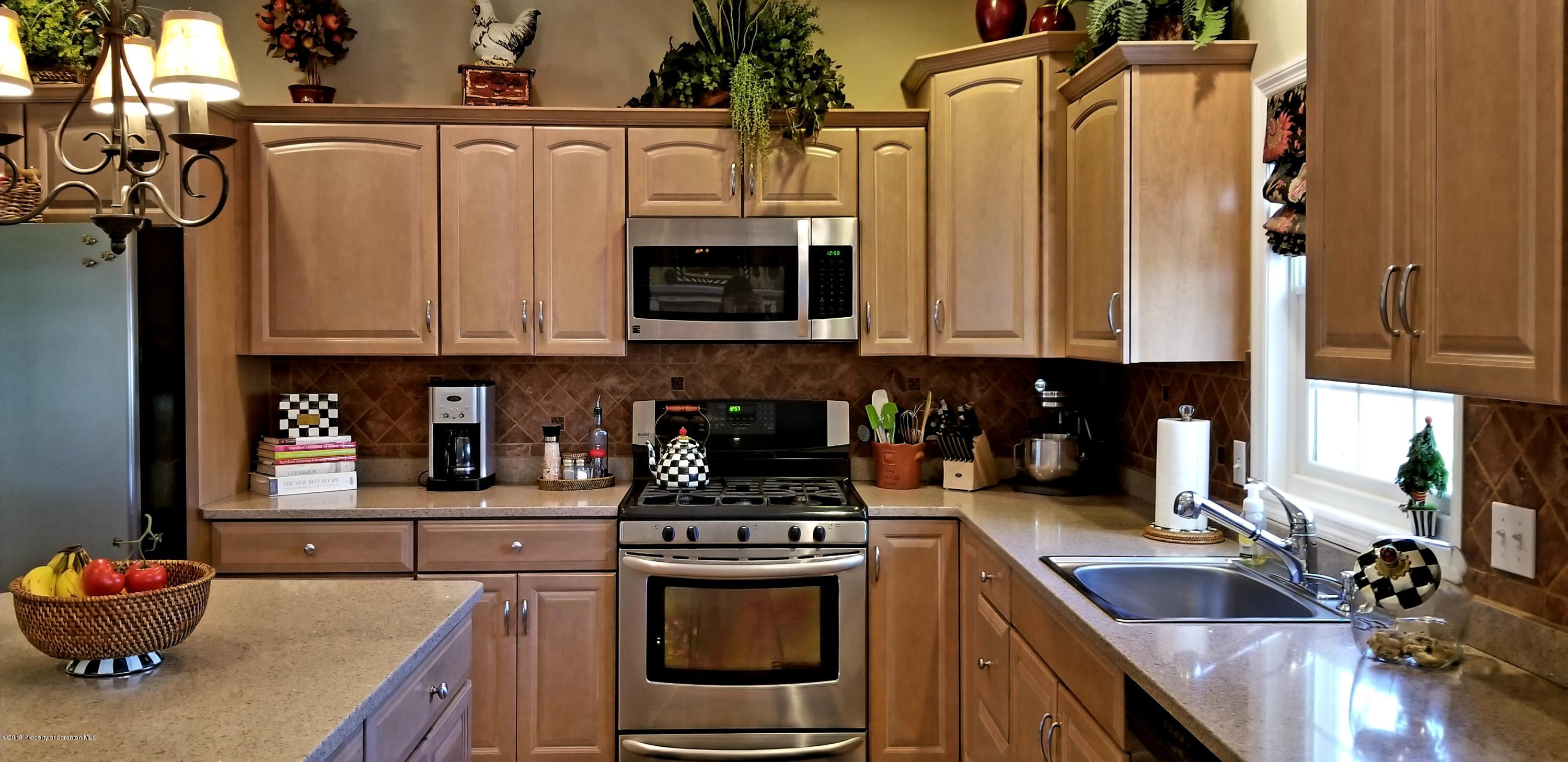811 Laurel Road Mayfield, PA 18433 - Photo 10 of 102 Gallery Image 10