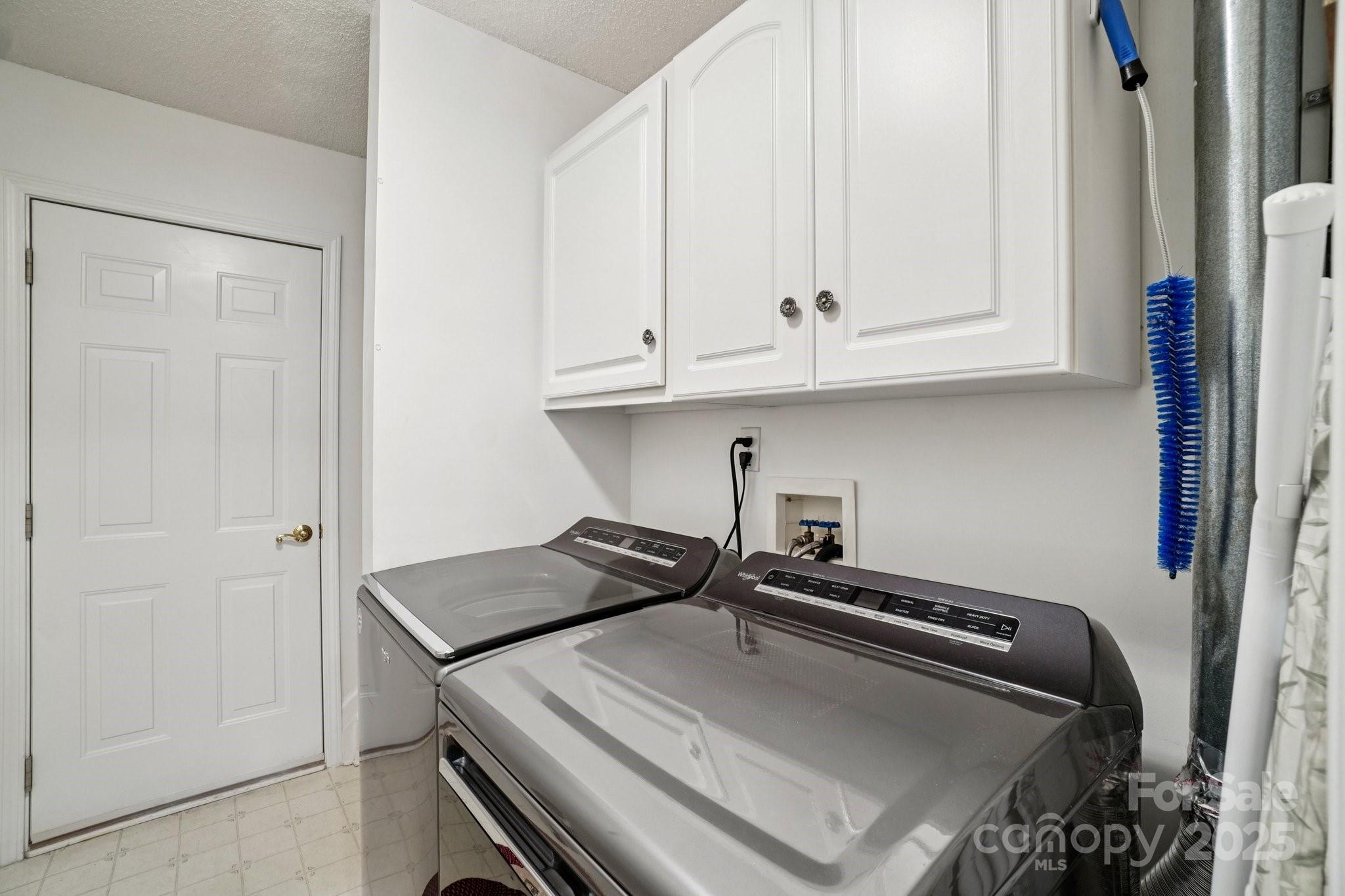 133 Stonehollow Road Fletcher, NC 28732 - Photo 16 of 29 a kitchen with a stove and a refrigerator