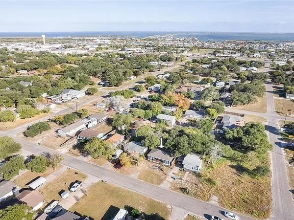 $1,650 | 943 South Whitney Street, Aransas Pass, TX 78336