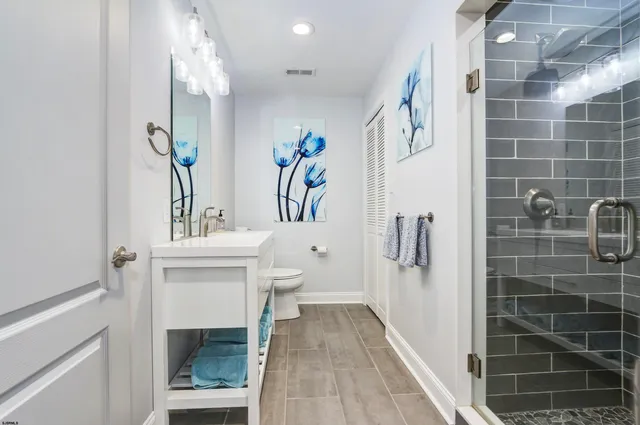 a bathroom with a toilet and a shower