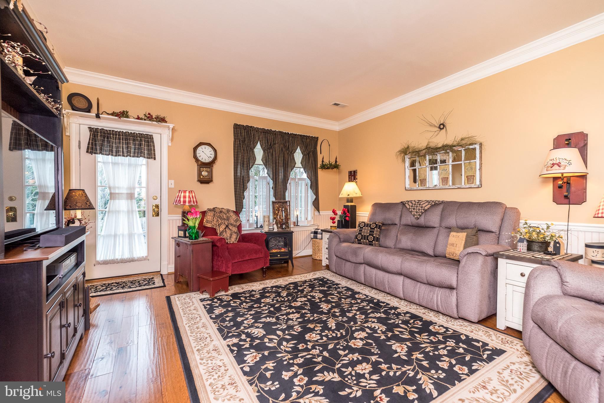 451 Ruth Court Harleysville, PA 19438 - Photo 10 of 25 Living Room