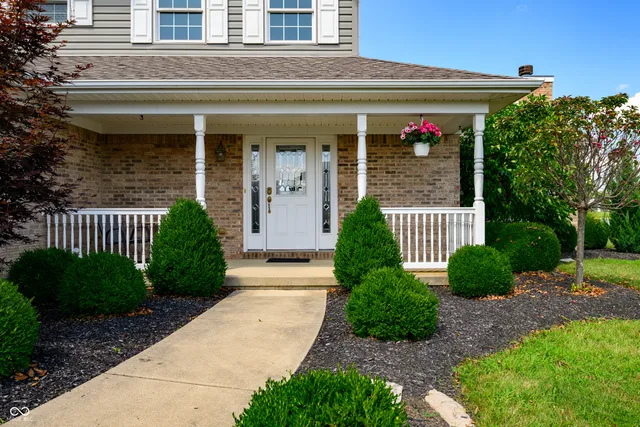 $399,900 | 9500 West Thurston Court, Yorktown, IN 47396