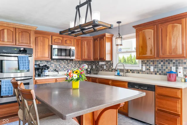 $399,900 | 9500 West Thurston Court, Yorktown, IN 47396