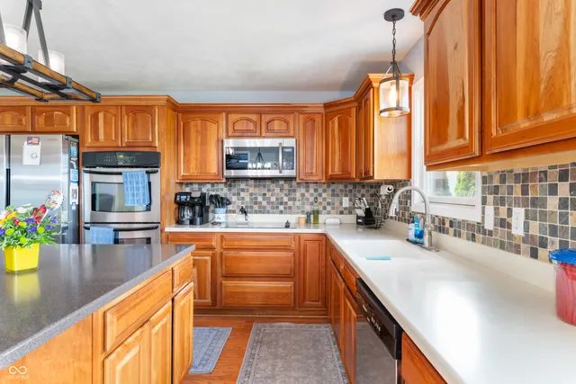 $399,900 | 9500 West Thurston Court, Yorktown, IN 47396