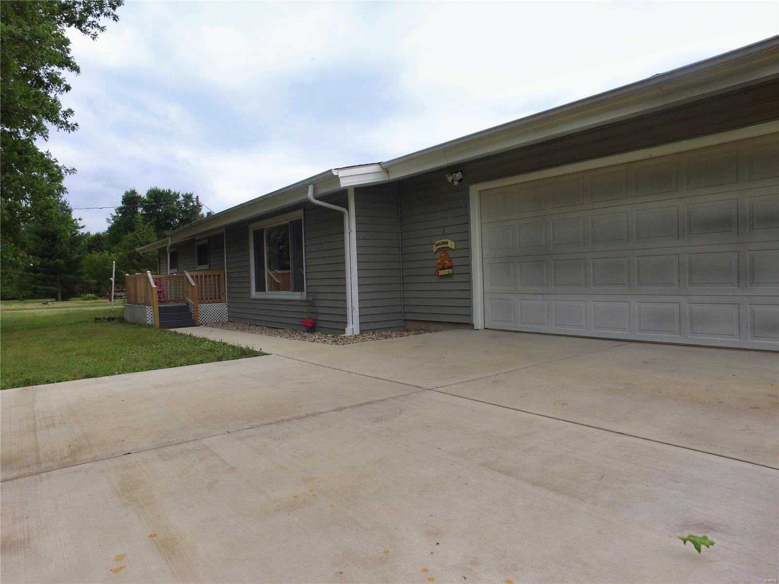 8665 Heinz Road New Douglas, IL 62074 - Photo 3 of 26