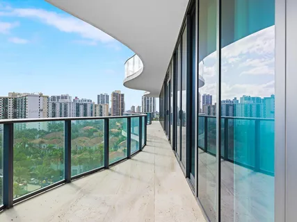 $11,800,000 | 19575 Collins Avenue, Unit 9, Sunny Isles Beach, FL 33160