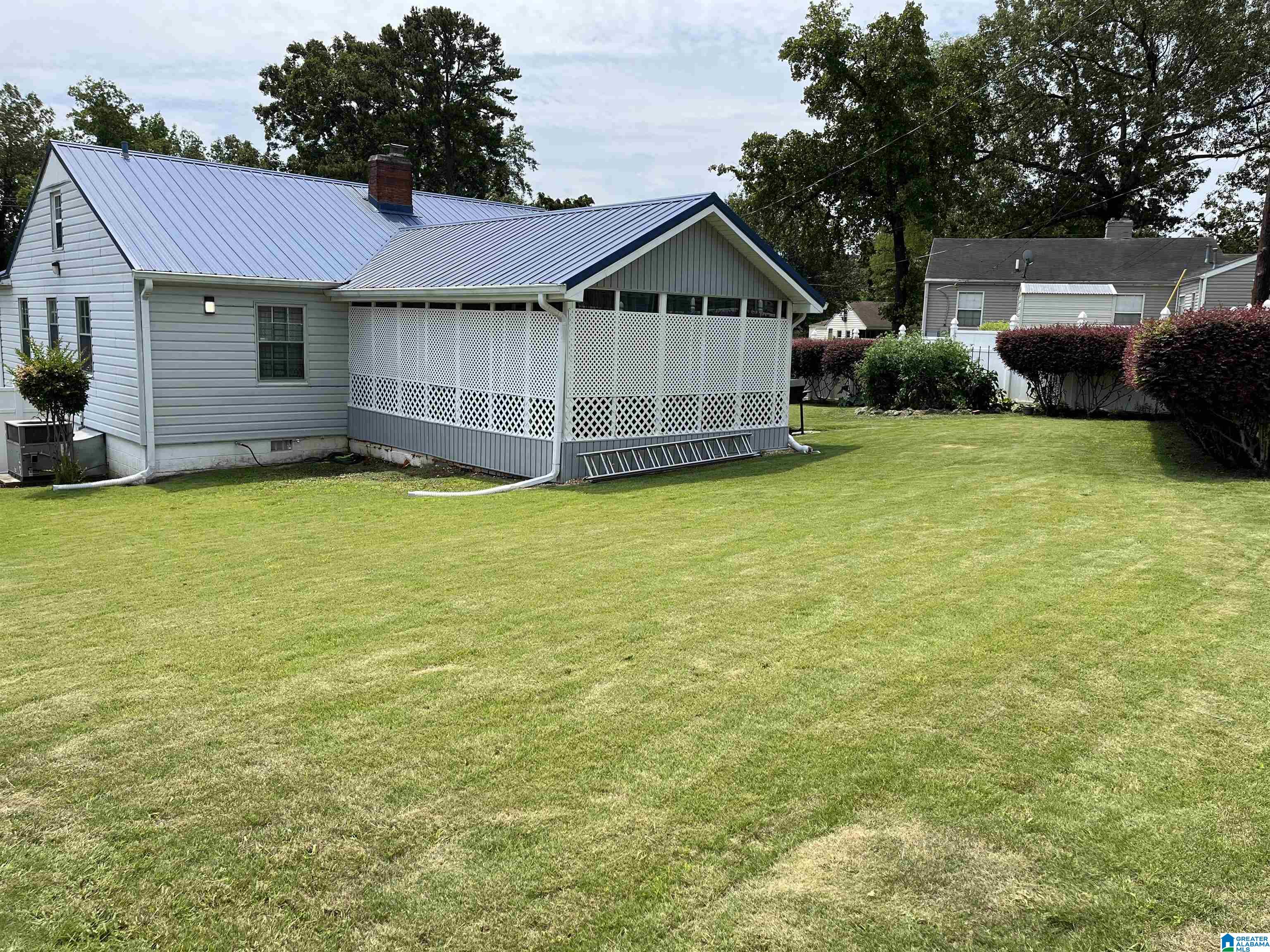 113 Ridgewood Avenue Fairfield, AL 35064 - Photo 5 of 47
