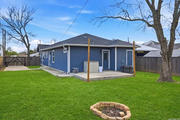 a view of a house with a backyard