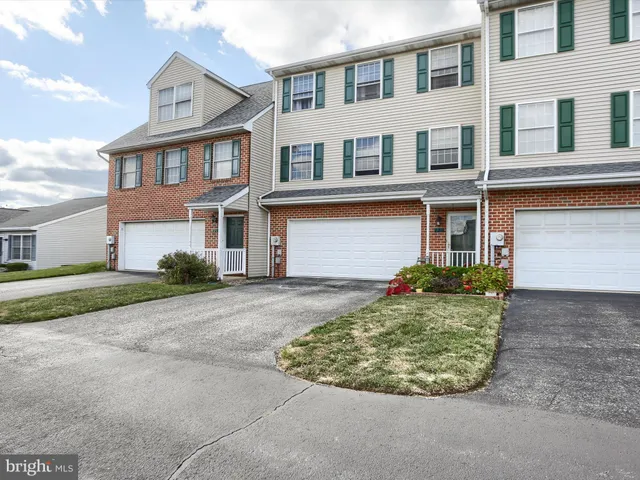$259,900 | 126 Country Ridge Drive, Red Lion, PA 17356