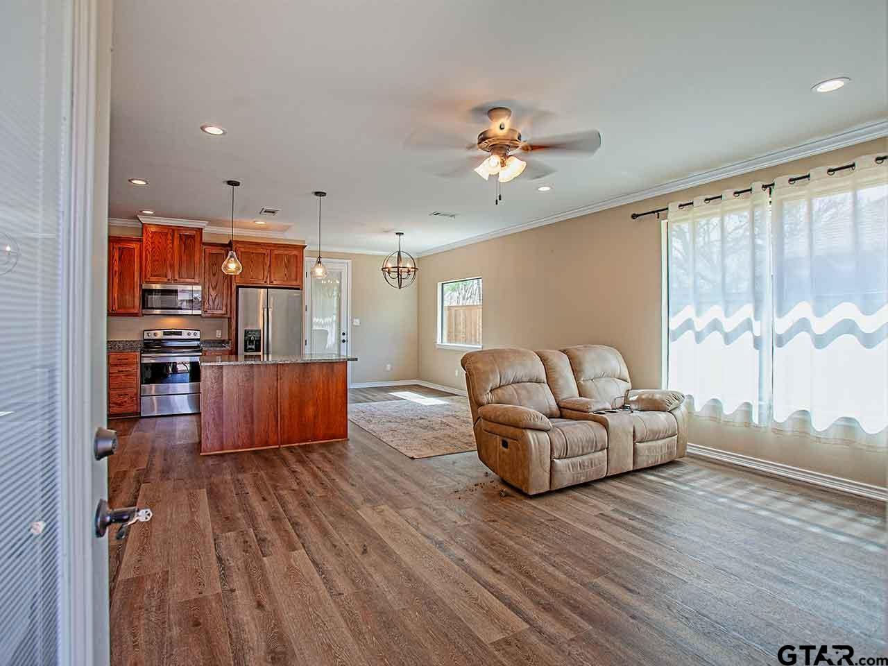 111 Oak Street Emory, TX 75440 - Photo 2 of 30