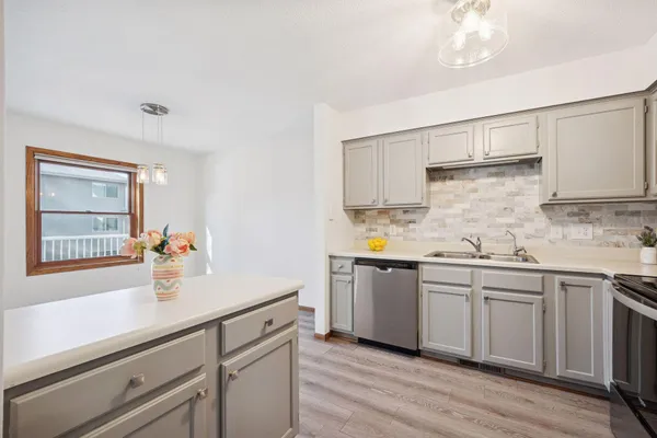 $319,500 | 4143 Meadowlark Point, Eagan, MN 55122