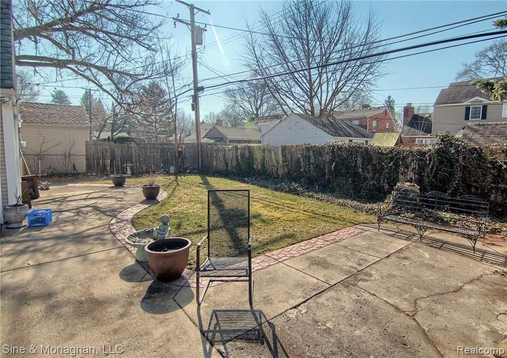 951 Roslyn Road Grosse Pointe Woods, MI 48236 - Photo 24 of 29
