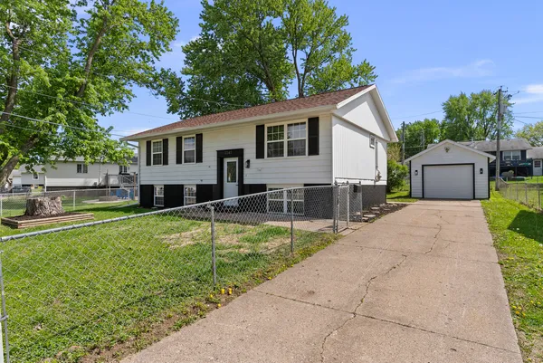 $199,900 | 3345 West Garfield Street, Davenport, IA 52804