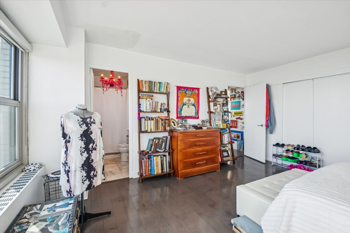 3600 North Lake Shore Drive, Unit 1601 Chicago, IL 60613 - Photo 11 of 16 a bedroom with furniture and a book shelf