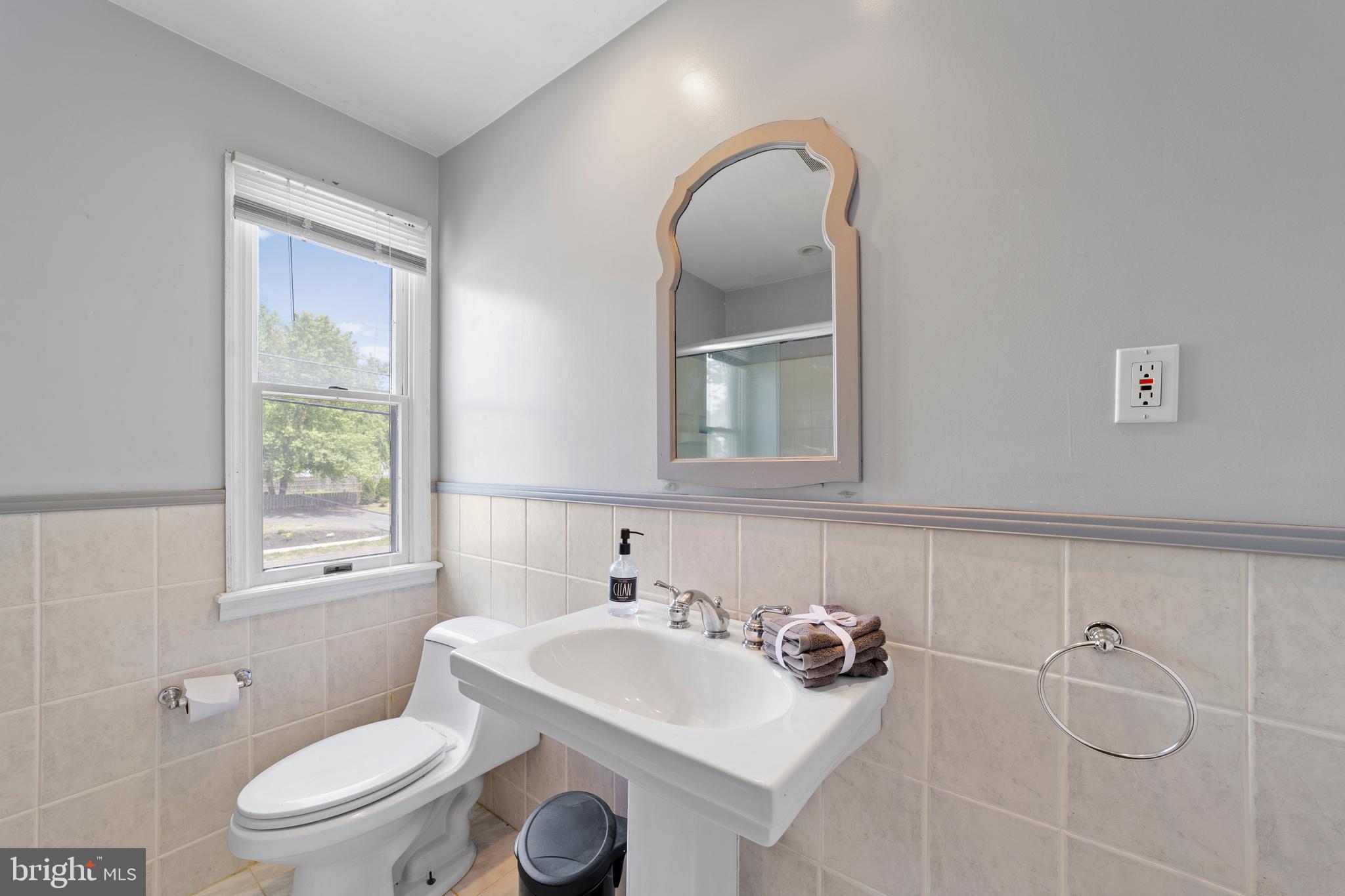 1100 Monmouth Road Eastampton, NJ 08060 - Photo 26 of 31 upstairs full hall bath