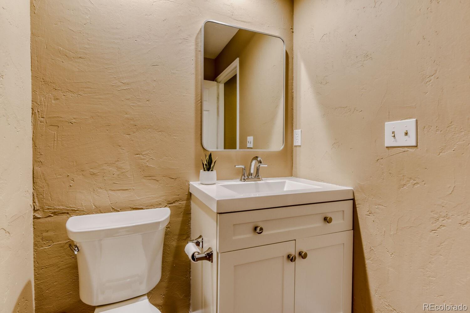 9378 Shadowglen Court Highlands Ranch, CO 80126 - Photo 11 of 30