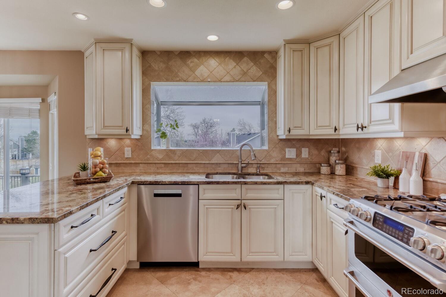 9378 Shadowglen Court Highlands Ranch, CO 80126 - Photo 5 of 30