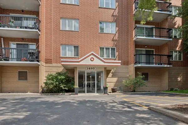 $349,000 | 1480 Jefferson Street, Unit 305, Des Plaines, IL 60016