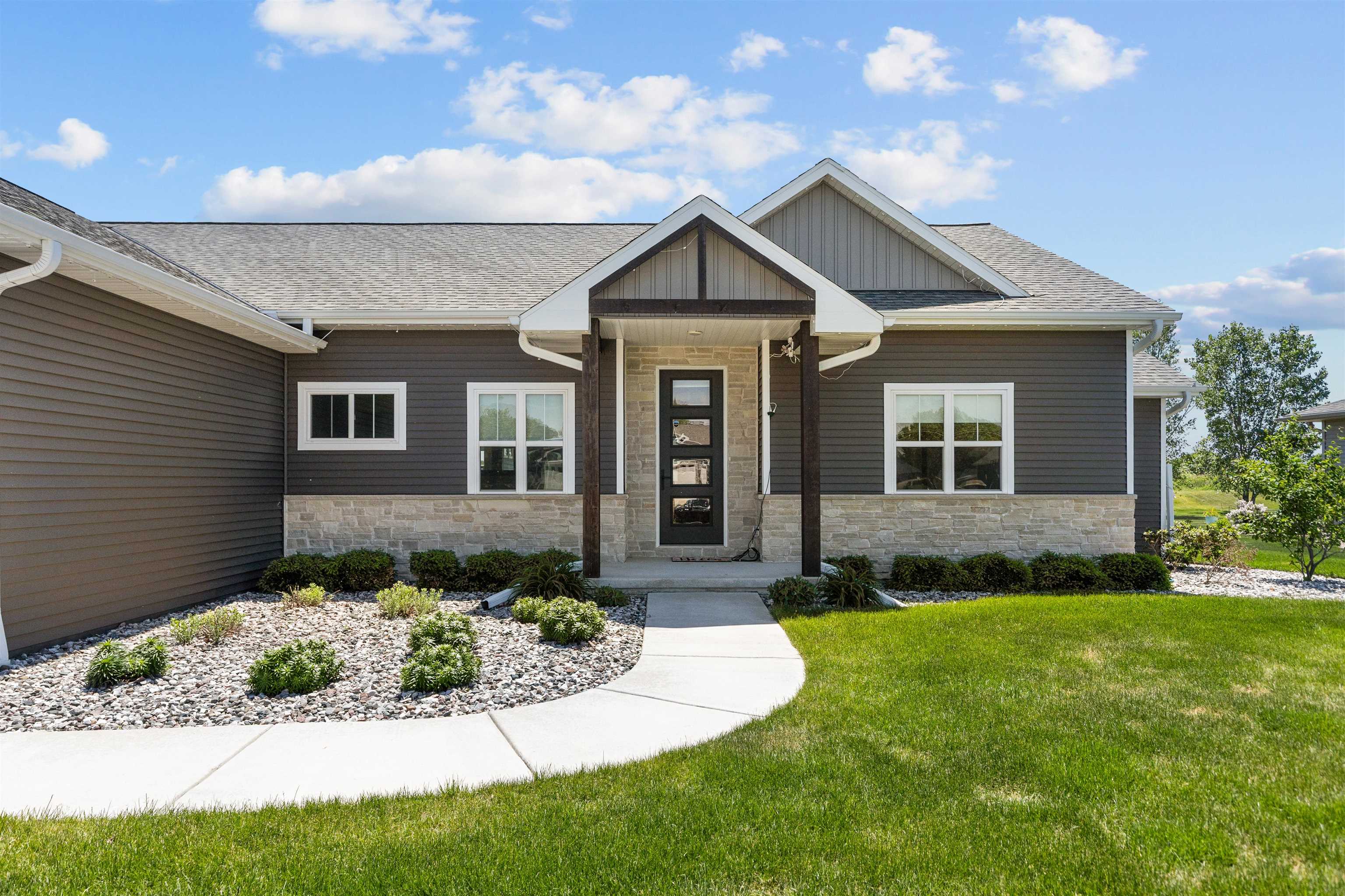 2157 Fox Point Court De Pere, WI 54115 - Photo 8 of 75