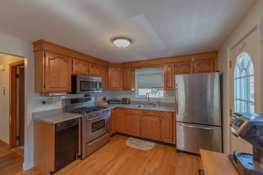 27 Glen Road Swampscott, MA 01907 - Photo 2 of 35 Gallery Image 2