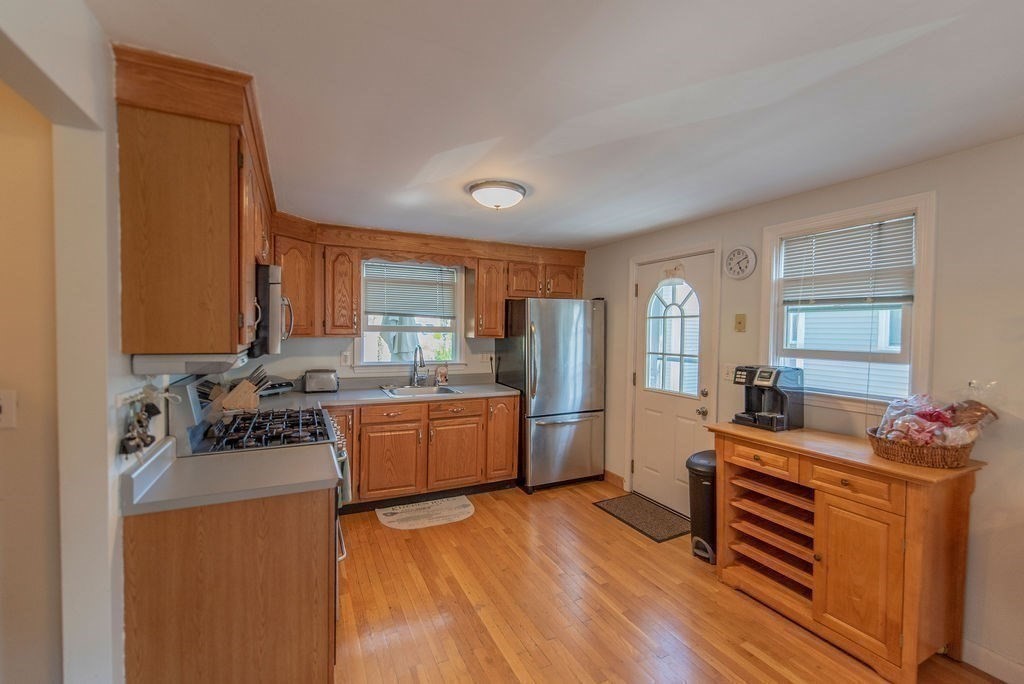 27 Glen Road Swampscott, MA 01907 - Photo 3 of 35 Gallery Image 3