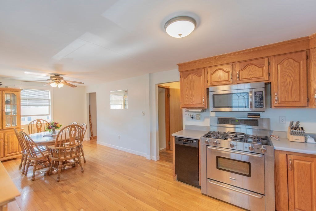 27 Glen Road Swampscott, MA 01907 - Photo 4 of 35 Gallery Image 4